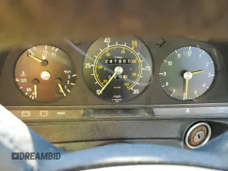 1981 Mercedes-Benz 300 D с VIN WDBAB30A6BB226915, выставлен на аукционе Copart как лот 87743925 с пробегом 241 960 миль миль и Списание • Salvage title. История ставок и продаж доступна на DreamBid. Изображение 9.