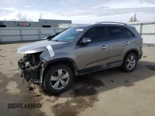 2013 Kia Sorento EX z VIN 5XYKUDA21DG411766, wystawiony jako Copart lot #55960765 z przebiegiem 159 584 mil mil oraz Szkoda całkowita • Salvage title. Historia ofert i sprzedaży dostępna na DreamBid. Obrazek 1.