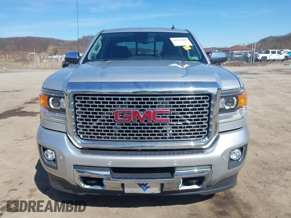 2015 GMC Sierra 2500HD Denali z VIN 1GT120EG3FF135791, wystawiony jako IAAI lot #41854102 z przebiegiem 93 186 mil mil oraz . Historia ofert i sprzedaży dostępna na DreamBid. Obrazek 12.