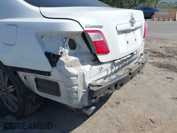 2008 Toyota Camry LE z VIN 4T1BK46K38U573607, wystawiony jako IAAI lot #41987661 z przebiegiem 175 444 mil mil oraz . Historia ofert i sprzedaży dostępna na DreamBid. Obrazek 6.
