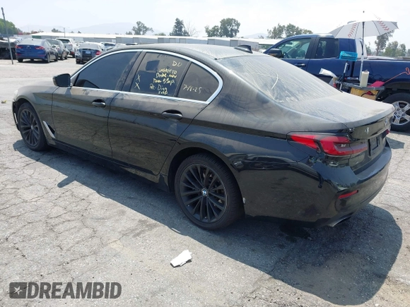 2021 BMW 5 Series 530i z VIN WBA53BH01MCF65097, wystawiony jako IAAI lot #42783119 z przebiegiem 91 829 mil mil oraz . Historia ofert i sprzedaży dostępna na DreamBid. Obrazek 3.
