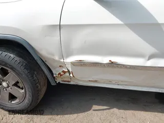 2011 Jeep Grand Cherokee Laredo с VIN 1J4RR4GG0BC641071, выставлен на аукционе IAAI как лот 42460718 с пробегом Не указан миль и . История ставок и продаж доступна на DreamBid. Изображение 6.