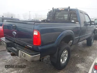 2016 Ford Super Duty F-250 SRW XLT with VIN 1FT7X2B61GEB47125, listed as a IAAI auction lot 41473078 with 185,112 mi miles. Bid and sale history available at carsss.com. Image 4.