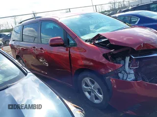 2018 Toyota Sienna LE Auto Access Seat with VIN 5TDKZ3DC6JS937924, listed as a IAAI auction lot 42000189 with 91,188 mi miles. Bid and sale history available at carsss.com. Image 14.