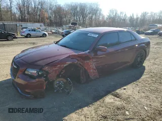 2019 Chrysler 300 S z VIN 2C3CCABG2KH654229, wystawiony jako Copart lot #49427975 z przebiegiem 114 530 mil mil oraz Szkody całkowita. Historia ofert i sprzedaży dostępna na DreamBid. Obrazek 1.