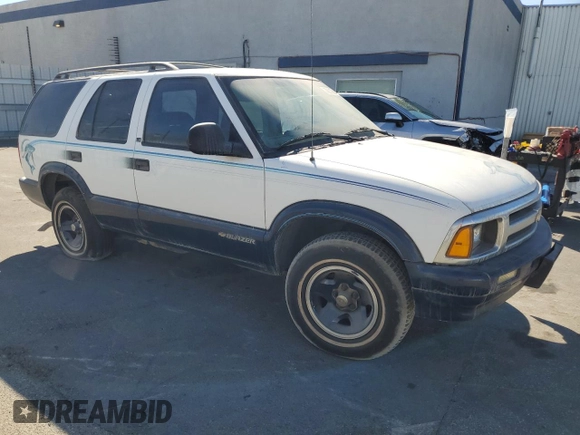 1996 Chevrolet Blazer z VIN 1GNCS13W2T2160393, wystawiony jako Copart lot #70889204 z przebiegiem 118 286 mil mil oraz Czysty tytuł • Clean title. Historia ofert i sprzedaży dostępna na DreamBid. Obrazek 4.
