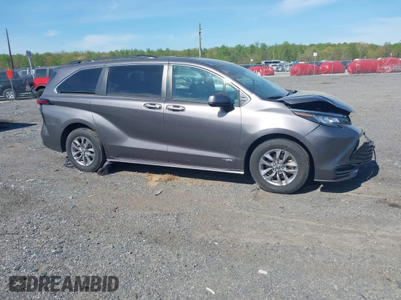 2021 Toyota Sienna LE z VIN 5TDKSKFCXMS031520, wystawiony jako IAAI lot #42080878 z przebiegiem 66 336 mil mil oraz . Historia ofert i sprzedaży dostępna na DreamBid. Obrazek 13.