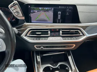 2020 BMW X7 xDrive40i z VIN 5UXCW2C0XL9B92841, wystawiony jako Copart lot #58982025 z przebiegiem 127 416 mil mil oraz Czysty tytuł • Clean title. Historia ofert i sprzedaży dostępna na DreamBid. Obrazek 10.