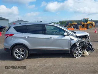 2015 Ford Escape Titanium z VIN 1FMCU9J99FUC75852, wystawiony jako IAAI lot #42171467 z przebiegiem 113 322 mil mil oraz . Historia ofert i sprzedaży dostępna na DreamBid. Obrazek 13.