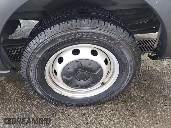 2019 Ford Transit z VIN 1FTYE1YM8KKB40189, wystawiony jako IAAI lot #42763040 z przebiegiem 193 036 mil mil oraz . Historia ofert i sprzedaży dostępna na DreamBid. Obrazek 8.