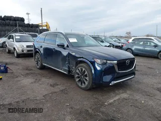 2024 Mazda CX-90 S Premium z VIN JM3KKDHCXR1121478, wystawiony jako IAAI lot #41439936 z przebiegiem Nie podano mil oraz . Historia ofert i sprzedaży dostępna na DreamBid. Obrazek 1.