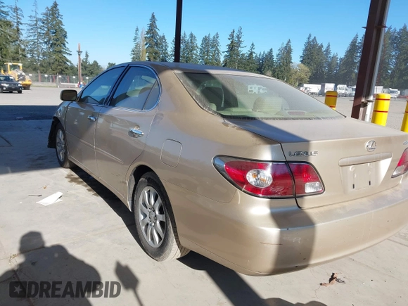 2004 Lexus ES 330 with VIN JTHBA30G340003869, listed as a IAAI auction lot 42024907 with 240,425 mi miles. Bid and sale history available at carsss.com. Image 3.