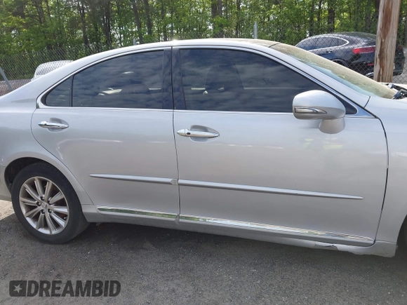 2011 Lexus ES with VIN JTHBK1EG7B2445629, listed as a IAAI auction lot 42177014 with 124,034 mi miles. Bid and sale history available at carsss.com. Image 13.