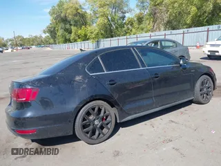 2014 Volkswagen Jetta GLI Autobahn с VIN 3VW5T7AJ3EM267647, выставлен на аукционе IAAI как лот 40507643 с пробегом 95 048 миль миль и . История ставок и продаж доступна на DreamBid. Изображение 13.