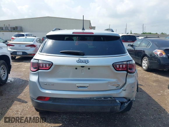 2024 Jeep Compass Latitude with VIN 3C4NJDBN6RT119349, listed as a IAAI auction lot 42125341 with 43,992 mi miles. Bid and sale history available at carsss.com. Image 16.