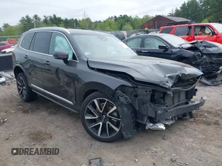 2024 Volvo XC90 Plus Bright Theme z VIN YV4L12PE1R1234921, wystawiony jako IAAI lot #42255873 z przebiegiem 22 994 mil mil oraz . Historia ofert i sprzedaży dostępna na DreamBid. Obrazek 1.