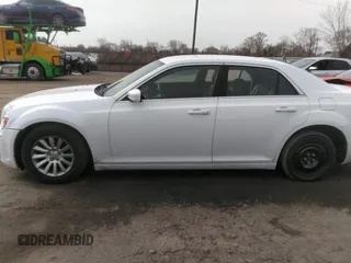 2014 Chrysler 300 z VIN 2C3CCAAGXEH171383, wystawiony jako IAAI lot #42006022 z przebiegiem 144 981 mil mil oraz . Historia ofert i sprzedaży dostępna na DreamBid. Obrazek 14.