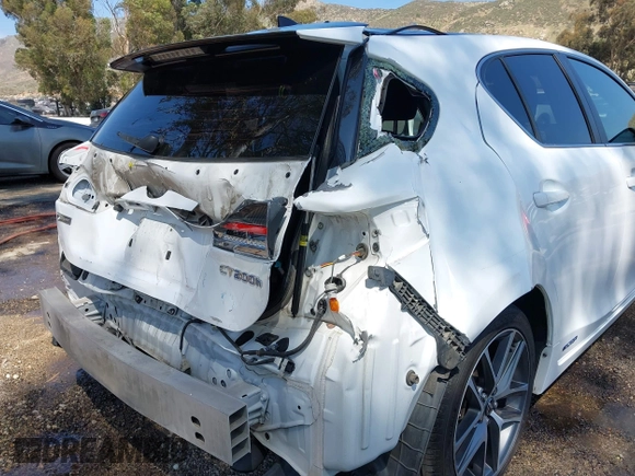 2015 Lexus CT 200h Hybrid with VIN JTHKD5BH1F2223320, listed as a IAAI auction lot 42087493 with 132,577 mi miles. Bid and sale history available at carsss.com. Image 19.