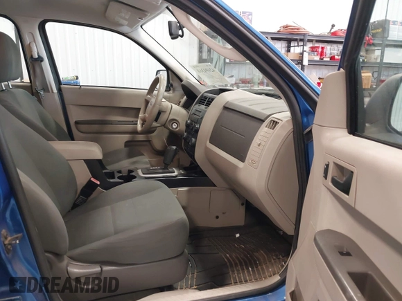 2011 Ford Escape XLS z VIN 1FMCU9C72BKB65226, wystawiony jako IAAI lot #42694360 z przebiegiem 169 375 mil mil oraz . Historia ofert i sprzedaży dostępna na DreamBid. Obrazek 5.