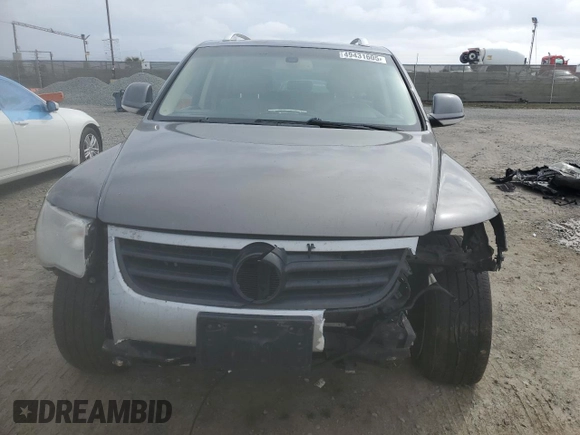 2010 Volkswagen Touareg VR6 with VIN WVGBF7A98AD002467, listed as a Copart auction lot 49431605 with Not Provided miles and Salvage Title. Bid and sale history available at DreamBid. Image 5.