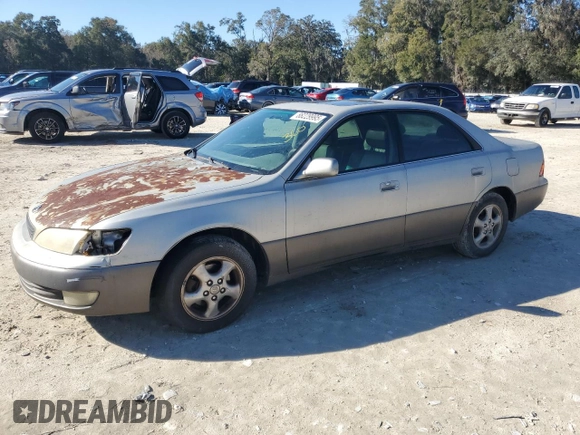 1997 Lexus ES 300 Luxury Sport Sdn with VIN JT8BF22G9V0025028, listed as a Copart auction lot 88229995 with 0 mi miles and Salvage Title. Bid and sale history available at carsss.com. Image 1.
