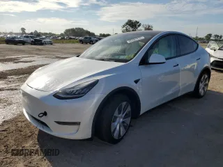 2021 Tesla Model Y Standard Range z VIN 5YJYGDED4MF107030, wystawiony jako Copart lot #66382913 z przebiegiem 39 024 mil mil oraz Szkoda całkowita • Salvage title. Historia ofert i sprzedaży dostępna na DreamBid. Obrazek 1.