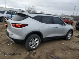 2020 Chevrolet Blazer LT z VIN 3GNKBCRS3LS698990, wystawiony jako Copart lot #49840215 z przebiegiem 81 144 mil mil oraz Szkoda całkowita • Salvage title. Historia ofert i sprzedaży dostępna na DreamBid. Obrazek 3.