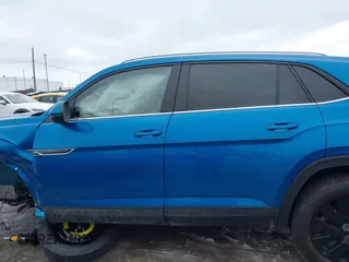 2024 Volkswagen Atlas SE with VIN 1V2KE2CA2RC225881, listed as a IAAI auction lot 41576436 with 9,408 mi miles and . Bid and sale history available at DreamBid. Image 14.
