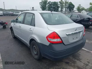 2011 Nissan Versa S с VIN 3N1BC1AP4BL454732, выставлен на аукционе IAAI как лот 42501211 с пробегом 176 032 миль миль и . История ставок и продаж доступна на DreamBid. Изображение 3.