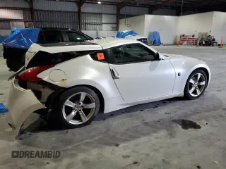 2012 Nissan 370Z z VIN JN1AZ4EH3CM565276, wystawiony jako Copart lot #56654845 z przebiegiem 77 788 mil mil oraz Nie do naprawy. Historia ofert i sprzedaży dostępna na DreamBid. Obrazek 3.