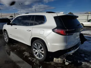 2024 GMC Acadia AWD Denali z VIN 1GKENRKS1RJ166856, wystawiony jako Copart lot #87864625 z przebiegiem 6 693 mil mil oraz Szkoda całkowita • Salvage title. Historia ofert i sprzedaży dostępna na DreamBid. Obrazek 2.