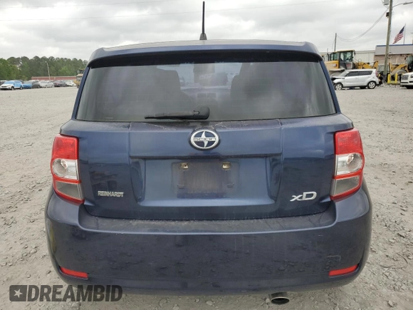 2013 Scion xD z VIN JTKKUPB49D1038616, wystawiony jako Copart lot #51835625 z przebiegiem 139 165 mil mil oraz Szkody całkowita. Historia ofert i sprzedaży dostępna na DreamBid. Obrazek 6.