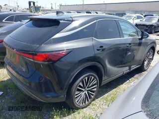 2023 Lexus RX 350 z VIN 2T2BAMCA3PC015704, wystawiony jako IAAI lot #41728927 z przebiegiem 23 356 mil mil oraz . Historia ofert i sprzedaży dostępna na DreamBid. Obrazek 4.