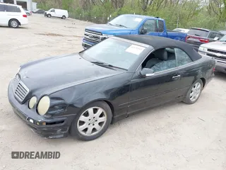 2003 Mercedes-Benz CLK 320 z VIN WDBLK65G63T142595, wystawiony jako IAAI lot #42021112 z przebiegiem 121 898 mil mil oraz . Historia ofert i sprzedaży dostępna na DreamBid. Obrazek 2.