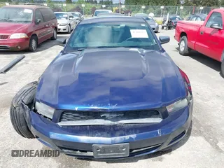 2012 Ford Mustang Premium z VIN 1ZVBP8AM6C5286607, wystawiony jako IAAI lot #42305725 z przebiegiem 137 065 mil mil oraz . Historia ofert i sprzedaży dostępna na DreamBid. Obrazek 13.