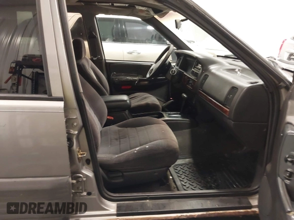 1998 Jeep Grand Cherokee Laredo with VIN 1J4GZ58S3WC343555, listed as a IAAI auction lot 41528943 with 219,146 mi miles. Bid and sale history available at carsss.com. Image 5.