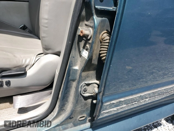 1996 Ford Explorer XLT z VIN 1FMDU32P0TZA75326, wystawiony jako Copart lot #43005845 z przebiegiem 67 286 mil mil oraz Szkoda całkowita • Salvage title. Historia ofert i sprzedaży dostępna na DreamBid. Obrazek 13.