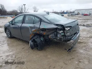 2024 Nissan Versa SV z VIN 3N1CN8EV7RL843827, wystawiony jako IAAI lot #41741043 z przebiegiem 9 062 mil mil oraz . Historia ofert i sprzedaży dostępna na DreamBid. Obrazek 3.