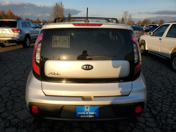 2017 Kia Soul with VIN KNDJN2A2XH7463221, listed as a Copart auction lot 82889404 with 102,034 mi miles and Salvage Title. Bid and sale history available at carsss.com. Image 6.