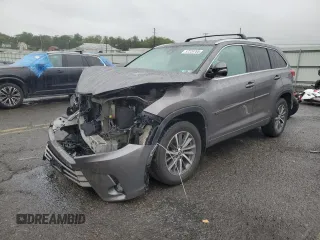 2017 Toyota Highlander XLE z VIN 5TDJZRFH0HS473742, wystawiony jako Copart lot #57229765 z przebiegiem 81 014 mil mil oraz Szkoda całkowita • Salvage title. Historia ofert i sprzedaży dostępna na DreamBid. Obrazek 1.
