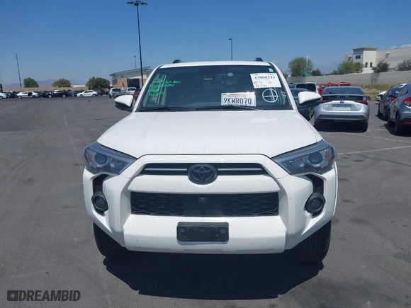 2024 Toyota 4Runner SR5 Premium with VIN JTENU5JR4R6243479, listed as a IAAI auction lot 42068243 with 17,533 mi miles. Bid and sale history available at carsss.com. Image 13.