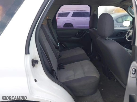 2007 Ford Escape XLS with VIN 1FMYU02Z57KB37979, listed as a IAAI auction lot 41372201 with 172,037 mi miles. Bid and sale history available at carsss.com. Image 8.