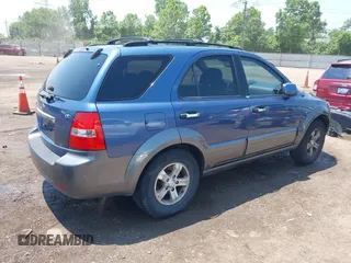 2007 Kia Sorento LX with VIN KNDJD736775665931, listed as a IAAI auction lot 42471301 with 119,870 mi miles and . Bid and sale history available at DreamBid. Image 4.