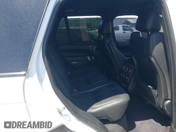 2017 Land Rover Range Rover z VIN SALGR2FVXHA377114, wystawiony jako IAAI lot #42283510 z przebiegiem 69 846 mil mil oraz . Historia ofert i sprzedaży dostępna na DreamBid. Obrazek 8.