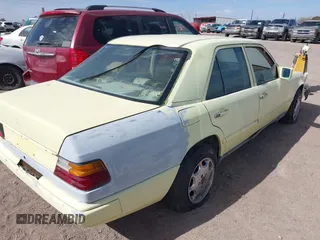 1987 Mercedes-Benz 300 with VIN WDBEA30DXHA466708, listed as a IAAI auction lot 41518078 with 166,202 mi miles. Bid and sale history available at carsss.com. Image 4.
