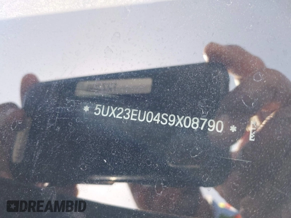 2025 BMW X5 xDrive40i z VIN 5UX23EU04S9X08790, wystawiony jako IAAI lot #42261810 z przebiegiem 7 051 mil mil oraz . Historia ofert i sprzedaży dostępna na DreamBid. Obrazek 9.