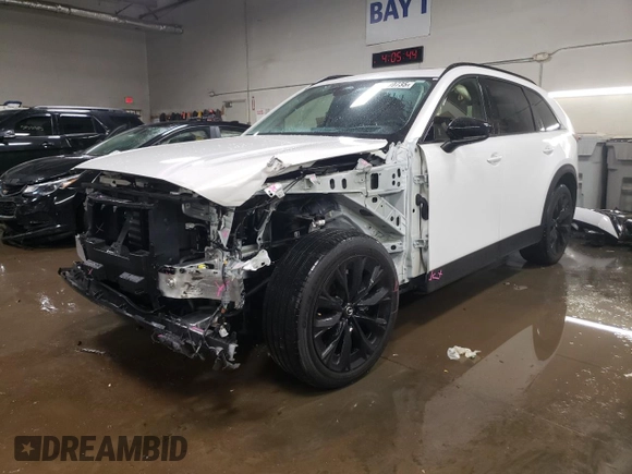 2025 Mazda CX-90 Premium Sport z VIN JM3KKCHD0S1197381, wystawiony jako Copart lot #51160735 z przebiegiem 5112 mil mil oraz Szkody całkowita. Historia ofert i sprzedaży dostępna na DreamBid. Obrazek 1.