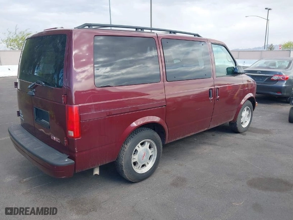 2003 GMC Safari Passenger with VIN 1GKDM19X43B515687, listed as a IAAI auction lot 42041785 with 104,950 mi miles. Bid and sale history available at carsss.com. Image 4.
