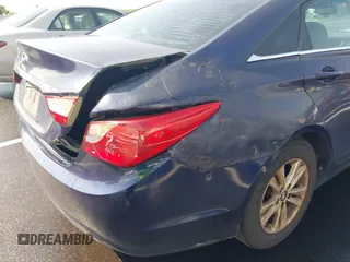 2013 Hyundai Sonata GLS z VIN 5NPEB4AC7DH726866, wystawiony jako IAAI lot #42306731 z przebiegiem 164 122 mil mil oraz . Historia ofert i sprzedaży dostępna na DreamBid. Obrazek 6.