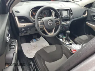 2017 Jeep Cherokee Altitude z VIN 1C4PJLAS4HW617469, wystawiony jako Copart lot #81541854 z przebiegiem 126 325 mil mil oraz Szkoda całkowita • Salvage title. Historia ofert i sprzedaży dostępna na DreamBid. Obrazek 8.